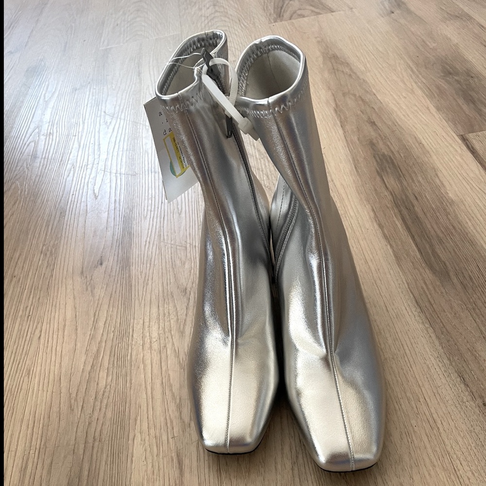 A new day block heeled silver Liquid Metal ankle pipa  boots 8.5 new